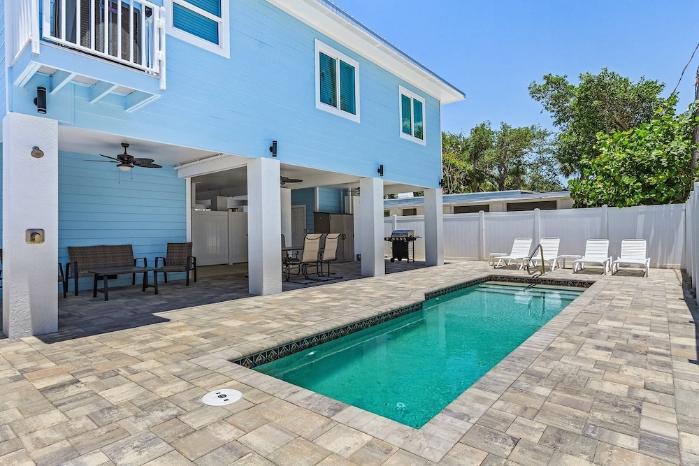 Beach Time 146 Delmar Ave home — 4-Star Luxury Hotel in Fort Myers Beach, United States