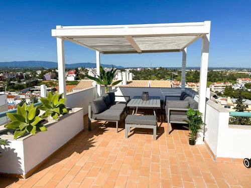 Casa Rostam Duplex avec Terrasses Ferragudo — 4-Star Luxury Hotel in Ferragudo, Portugal