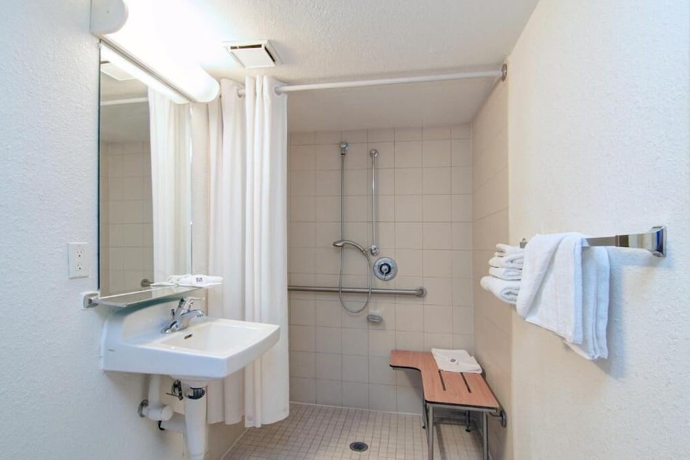 Motel 6 Tempe AZ Broadway ASU - photo 13