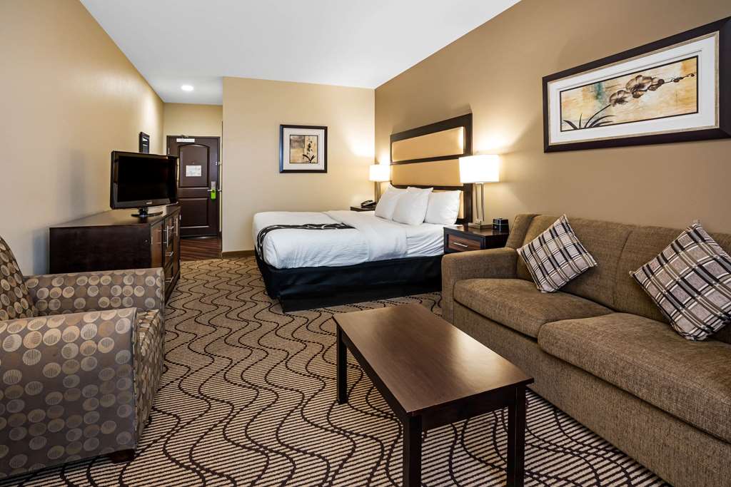 La Quinta Inn & Suites by Wyndham Auburn - photo 32