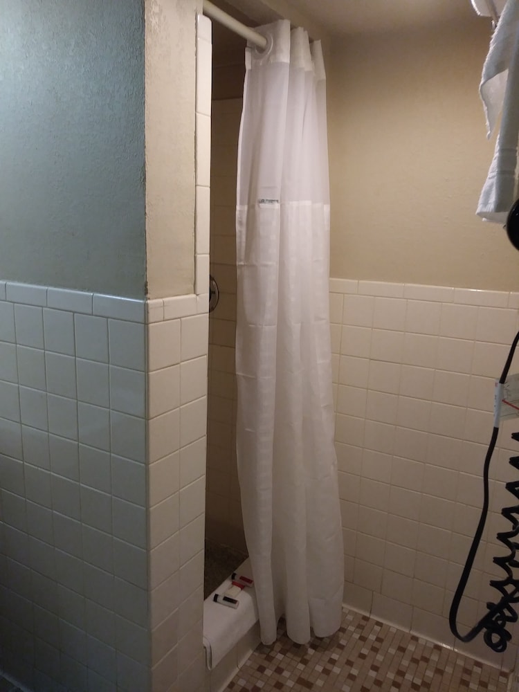 Days Inn by Wyndham Hot Springs - photo 21