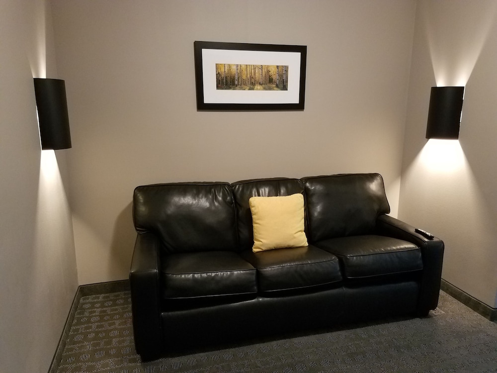 Okoboji Inn & Suites - photo 11
