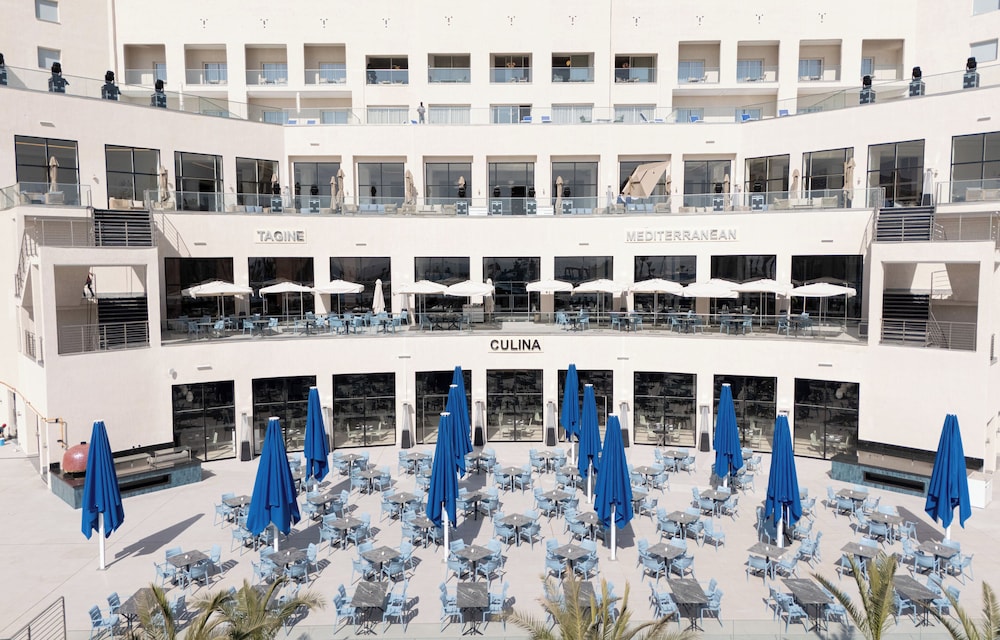 Palais Des Roses by Pickalbatros