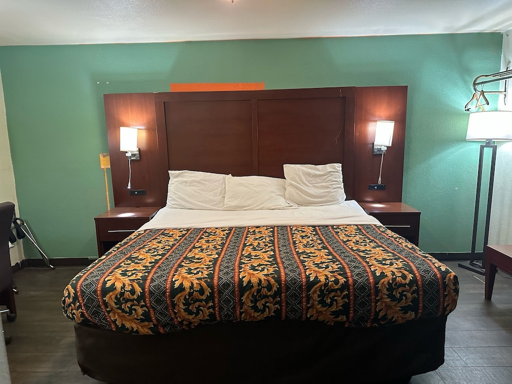 Hillcrest Motel By OYO Aurora IN Near Lawrenceburg - photo 12