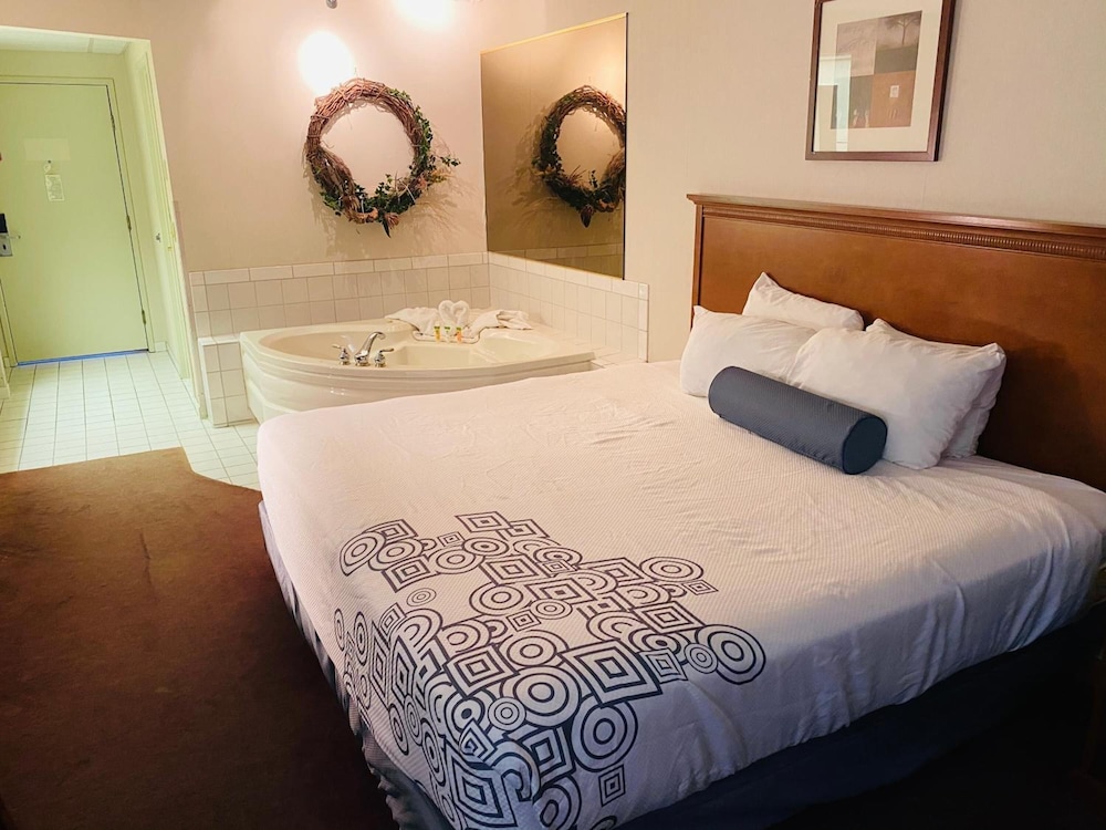 Fleetwood Inn & Suites - photo 15