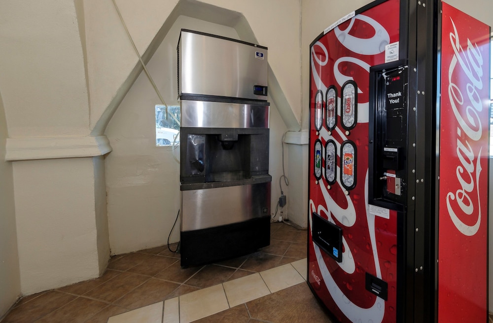 Red Roof Inn Arlington Entertainment District - photo 40