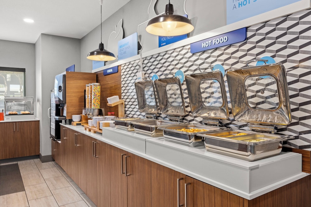 Holiday Inn Express & Suites Phoenix West Tolleson by IHG - photo 51