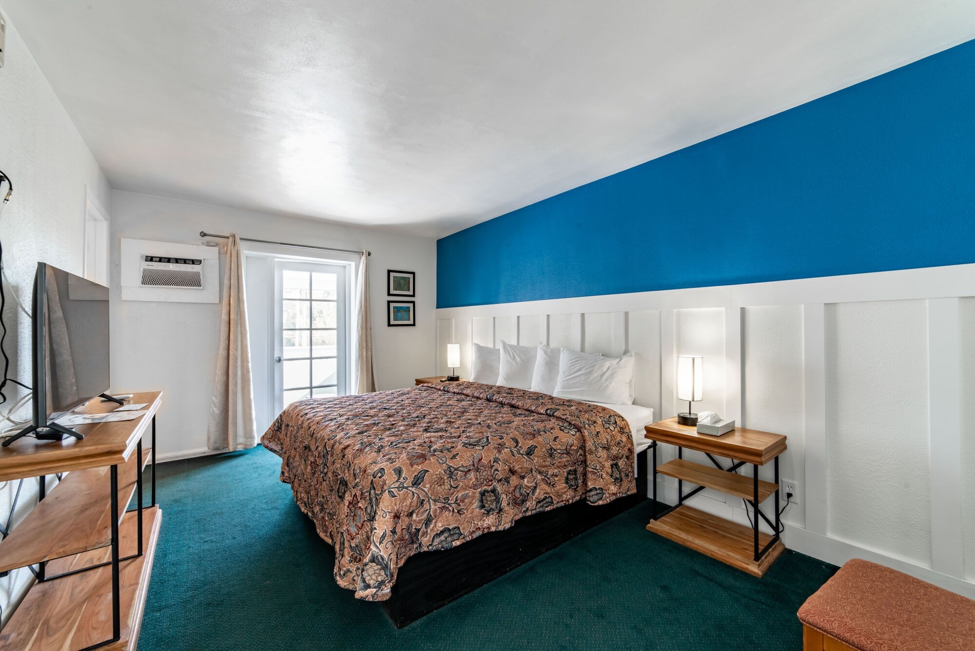 Captain's Table Hotel - photo 86