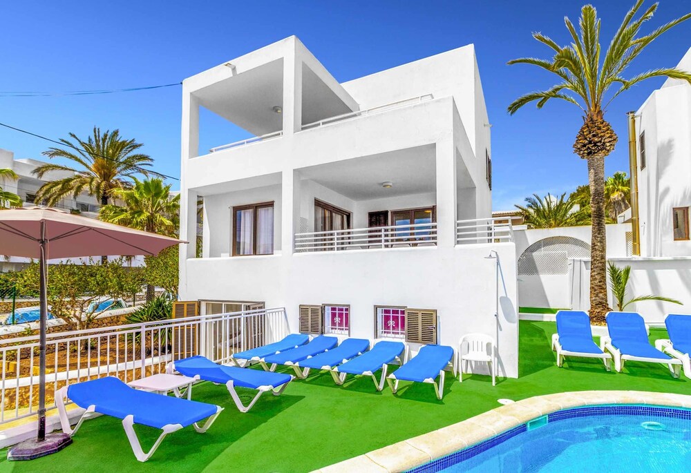 Villa Pou Uno — 4-Star Luxury Hotel in Santanyi, Spain