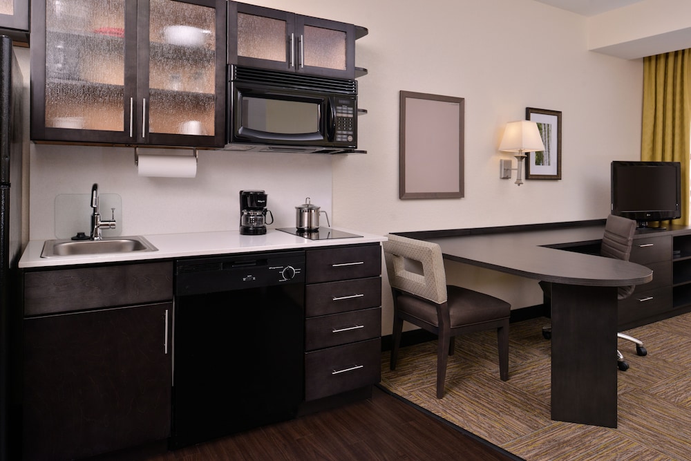 Candlewood Suites Terre Haute by IHG - photo 9