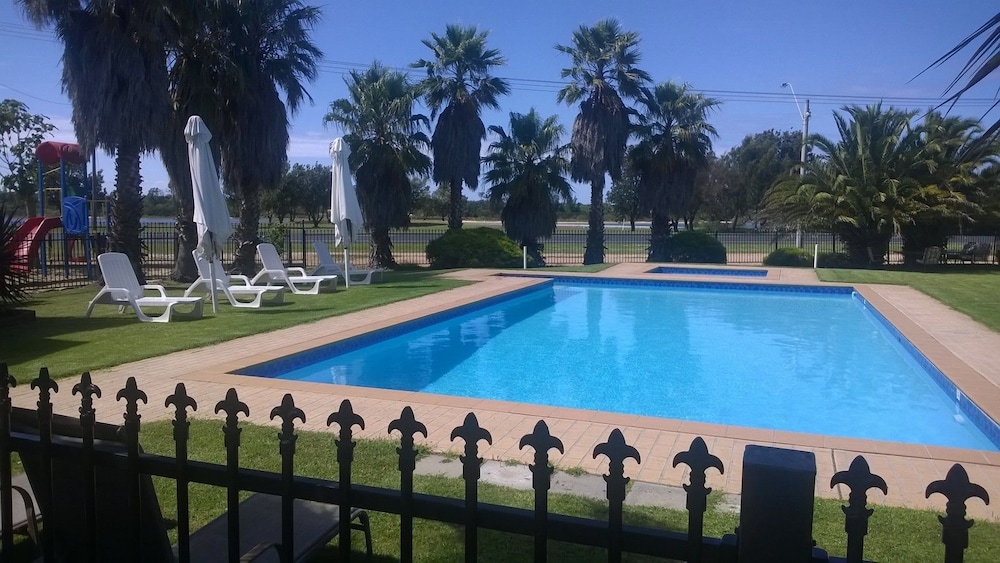 Koonwarra Holiday Park — 4-Star Luxury Hotel in Lakes Entrance, Australia