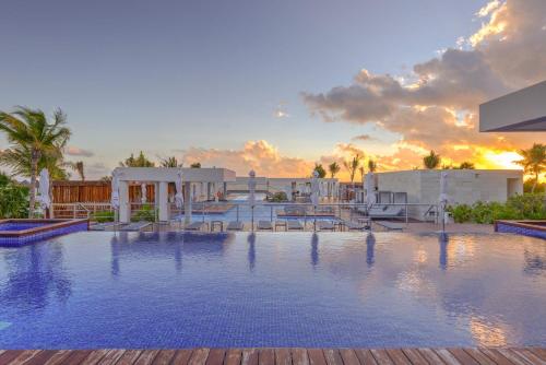 La Amada Residences Private Beach Getaway with Pools & Gym — 4-Star Luxury Hotel in Cancun, Mexico