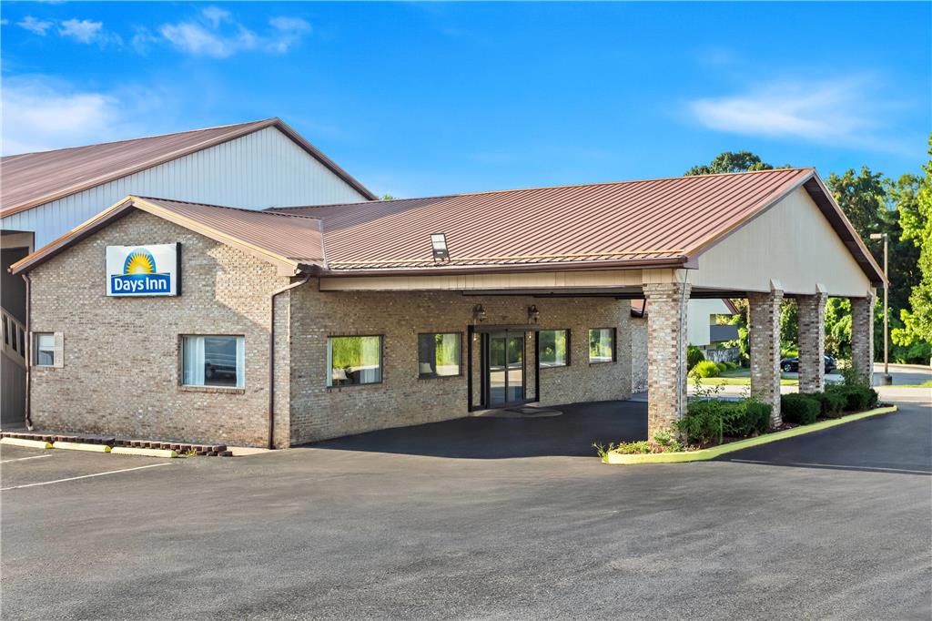 Days Inn by Wyndham Huntington - photo 2