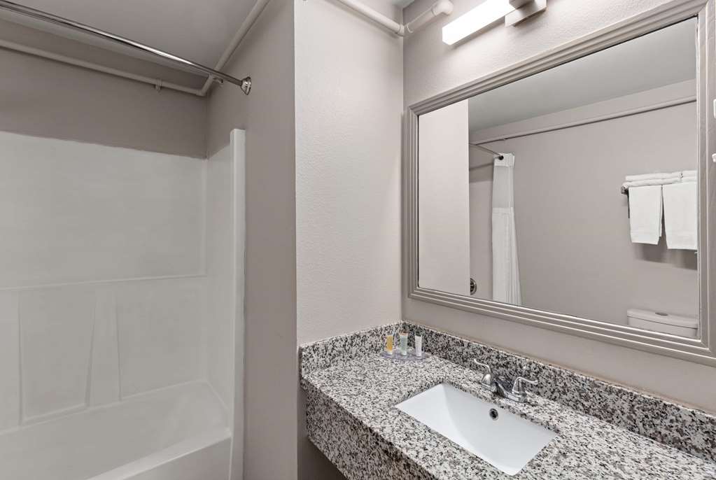 Days Inn by Wyndham Lakewood South Tacoma - photo 26