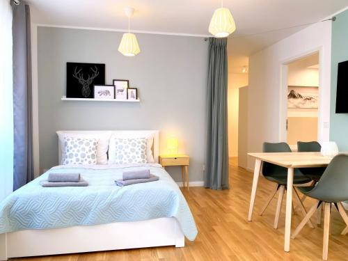 Moderne Ferienwohnung mit bodentiefer Dusche Waschmaschine und Küche Hoffi — 4-Star Luxury Hotel in Leipzig, Germany
