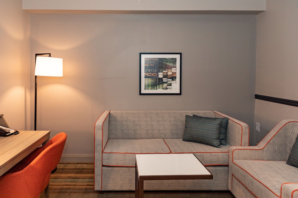Hampton Inn & Suites Newark Airport Elizabeth - photo 10