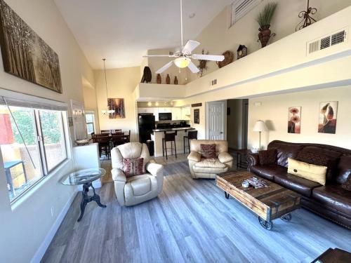 Bright and Spacious 2 Story Condo — 4-Star Luxury Hotel in Mesquite, United States