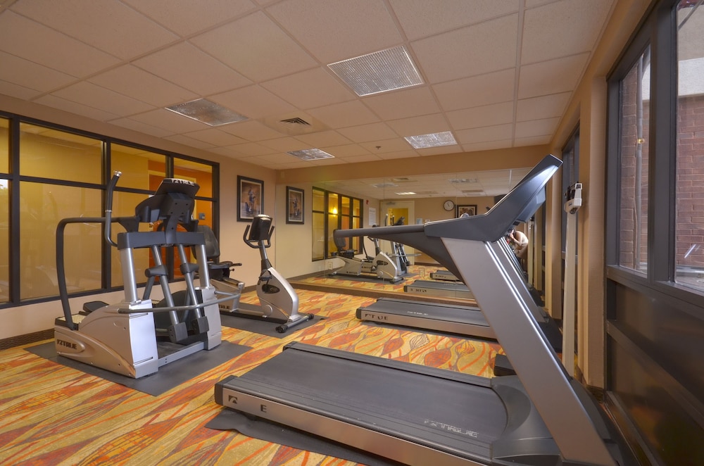 Holiday Inn Express Hotel & Suites Pine Bluff Pines Mall by IHG - photo 31