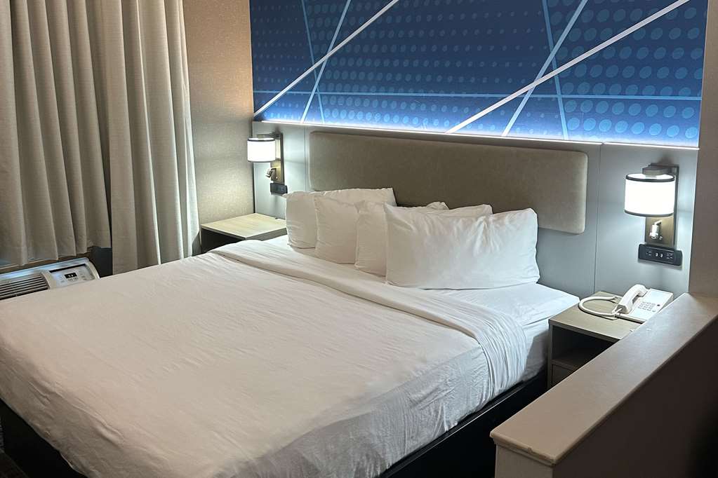 Comfort Suites Clackamas - photo 14