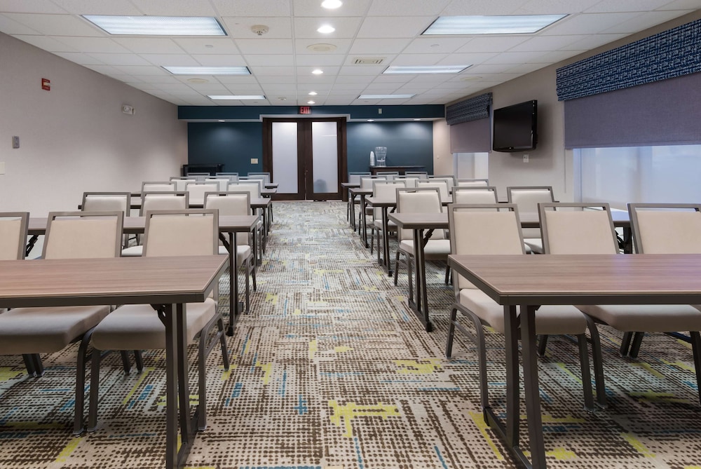 Hampton Inn & Suites Chicago Hoffman Estates - photo 46