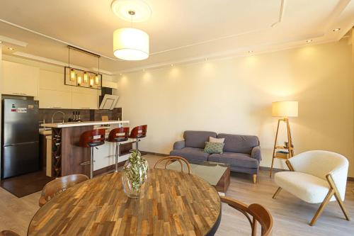 Central and Comfy Tbilisi 1BR Apartment by Wehost