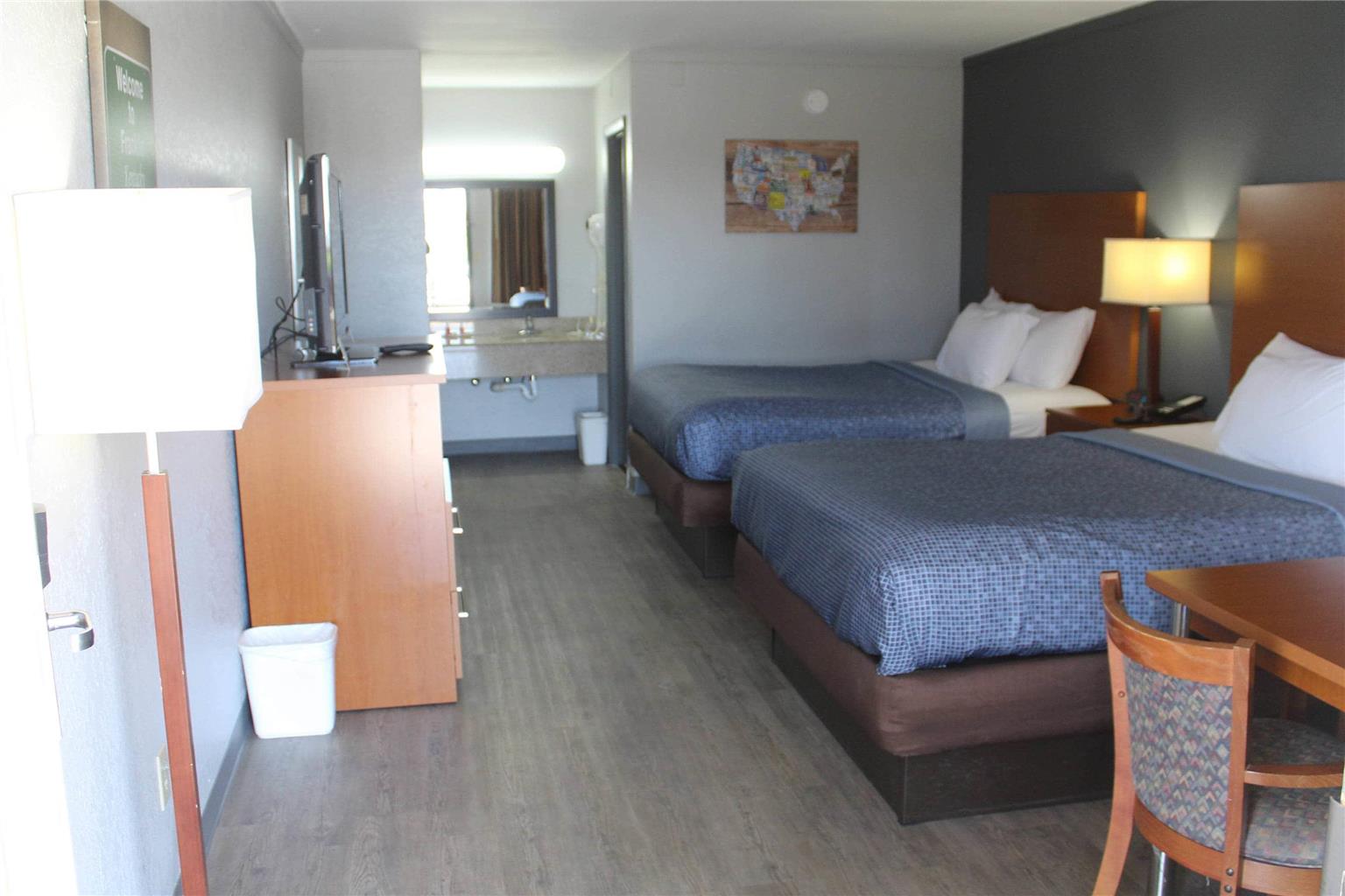Econo Lodge Franklin South - photo 34