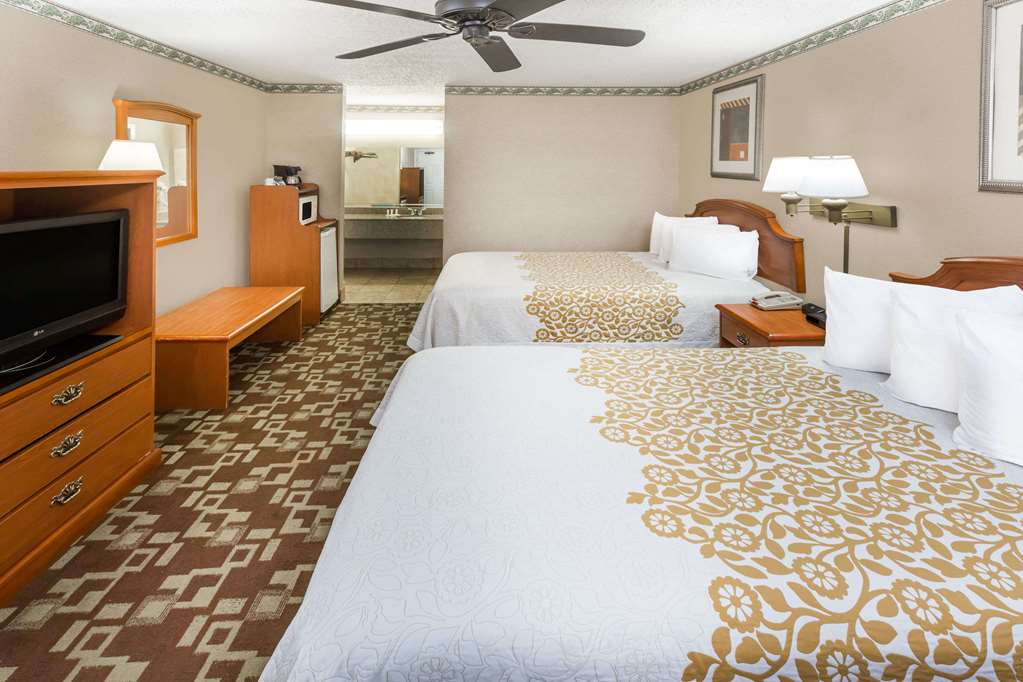 Days Inn by Wyndham Batesville - photo 16