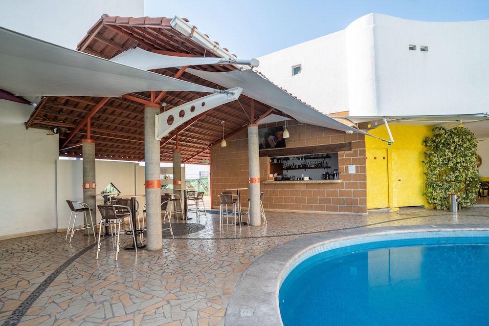 Poolside bar