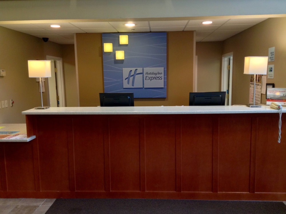 Holiday Inn Express & Suites Winner by IHG - photo 43