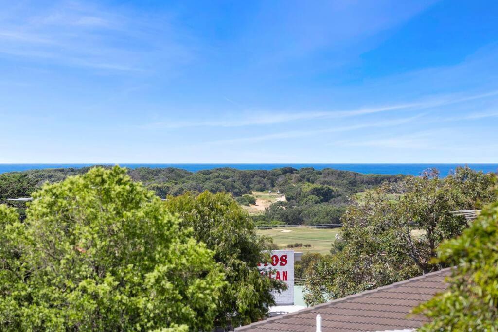 Seaside Style Modern Coastal Retreat with Ocean Views — 4-Star Luxury Hotel in Torquay, Australia