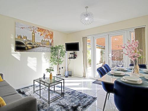 4BRD Luxury House RG2 Free Parking — 4-Star Luxury Hotel in Earley, United Kingdom
