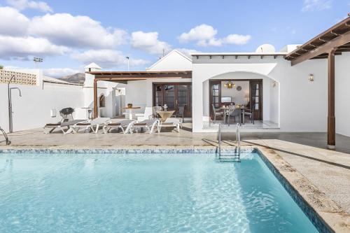 Villa Eva Vipvipvillas — 4-Star Luxury Hotel in Puerto Del Carmen, Spain