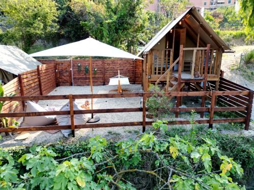 Twiga tenda su palafitta in Imperia, Italy