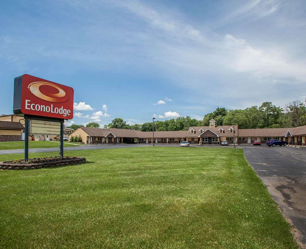 Econo Lodge Newton in Newton, United States