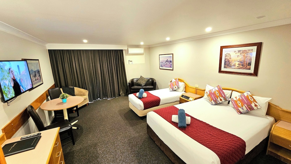 Hilltops Retreat Motor Inn in Young, Australia