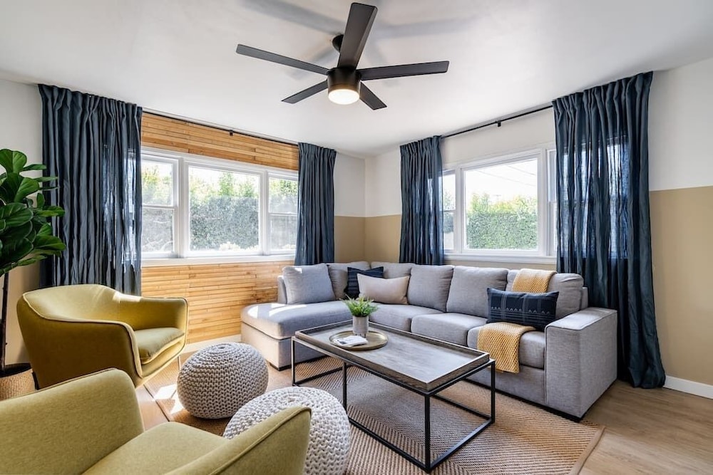 Live like a local Studio with huge backyard — 4-Star Luxury Hotel in San Diego, United States