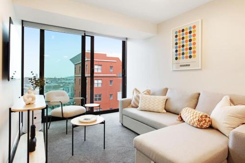 Modern CBD Apartment with City views near Skytower — 4-Star Luxury Hotel in Auckland, New Zealand