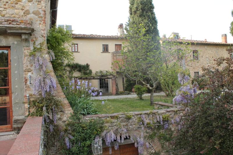 Il Poggio One Bedroom — 5-Star Luxury Hotel in Ginestra Fiorentina, Italy