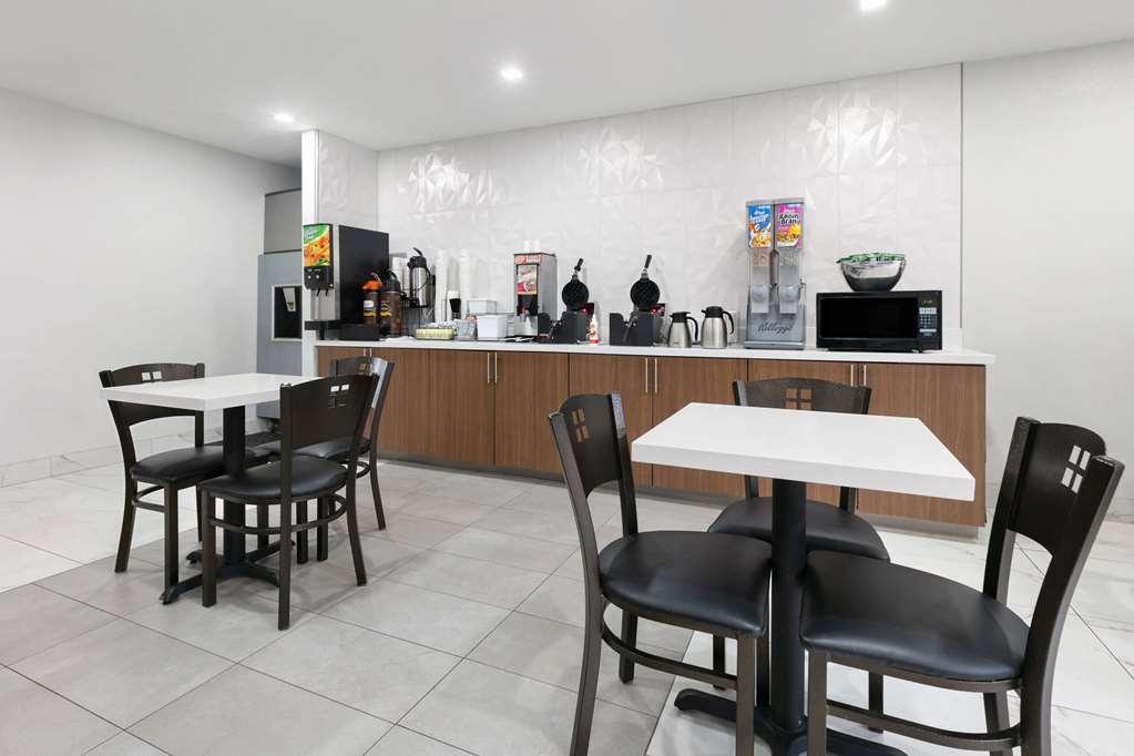 Super 8 by Wyndham Grapevine DFW Airport Northwest - photo 7