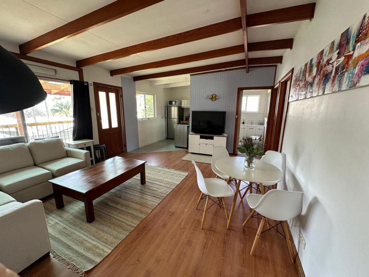 By the Bay Beach Shack in Vincentia, Australia