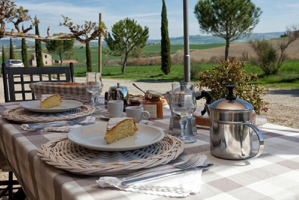 Agriturismo San Marcello — 4-Star Luxury Hotel in Castiglione D'orcia, Italy