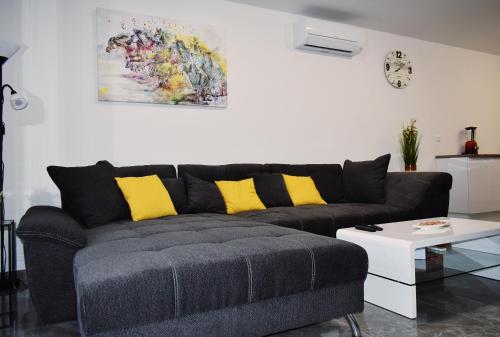 Spacious apartment with outdoor space and parking — 4-Star Luxury Hotel in Solin, Croatia