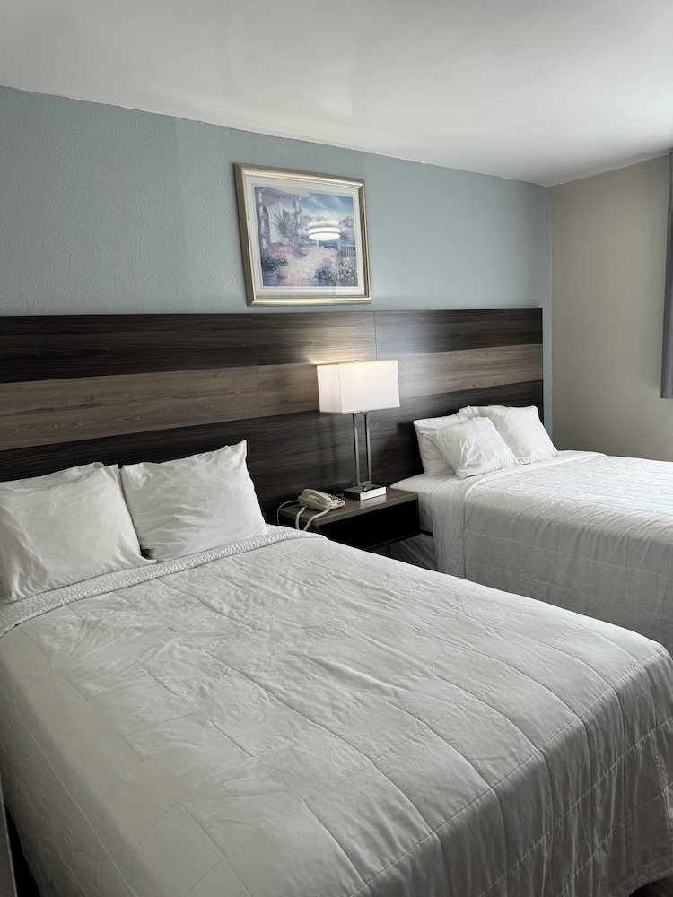 Ritz Motel - photo 10