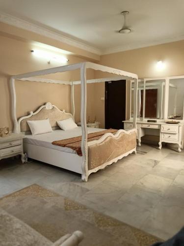3 Bedroom Elegant and Spacious AC Apartment only for families Prime Location Just 100m from Main Road — 4-Star Luxury Hotel in Hyderabad, India