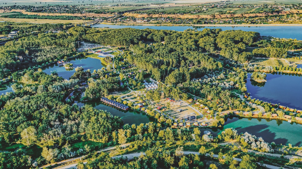 Zaga Zaga Sat — hotel in Tecuci