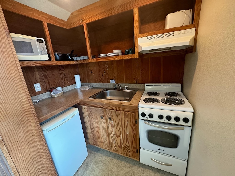 Sunset Oceanfront Lodging - photo 6