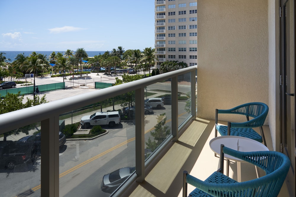 Home2 Suites by Hilton Pompano Beach Pier - photo 21