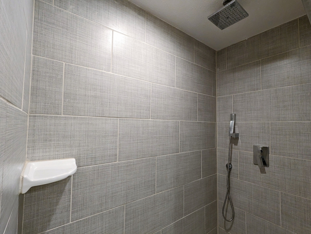 Comfort Inn & Suites Mundelein Vernon Hills - photo 19