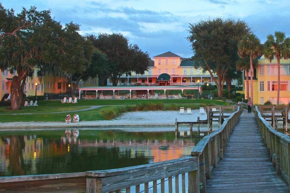 Lakeside Inn - carbon neutral hotel in Mount Dora