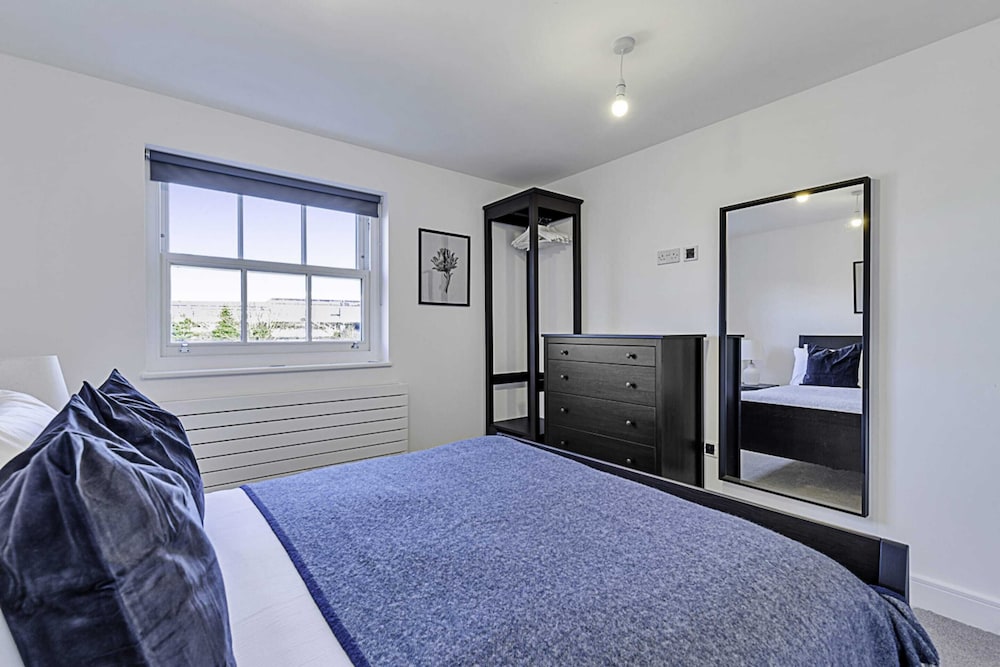 Chic Chiswick Apartment — 4-Star Luxury Hotel in London, United Kingdom